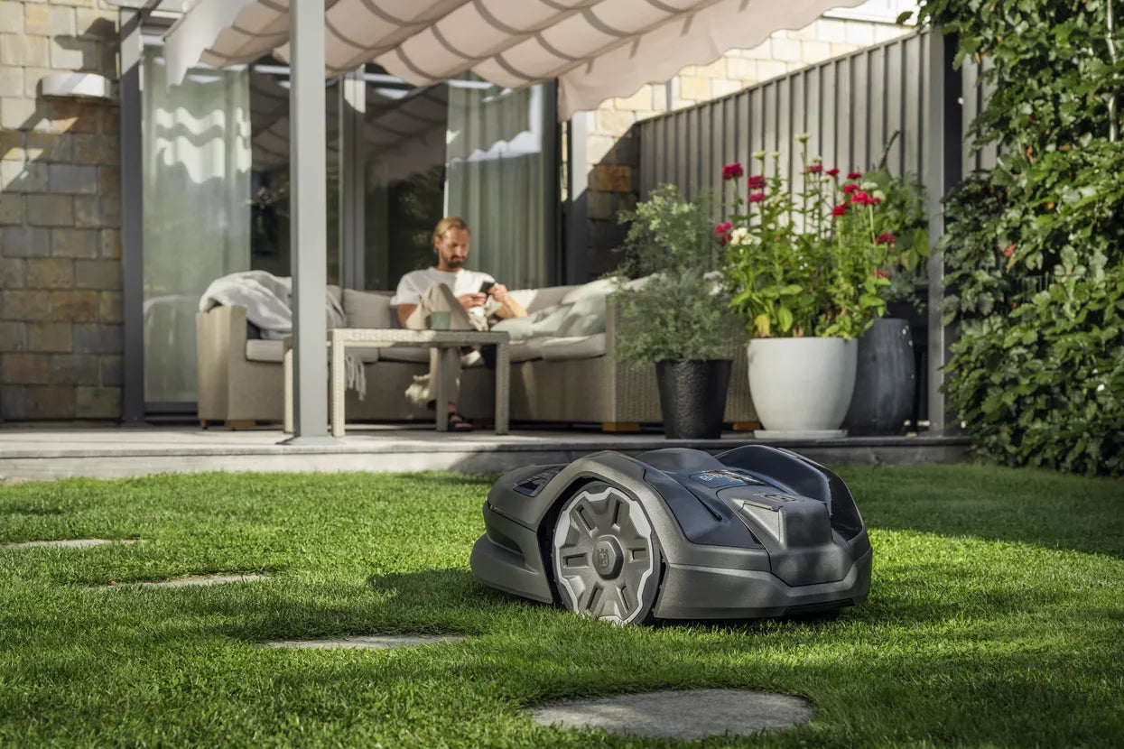 Husqvarna Automower® 305E NERA med trådløs teknologi