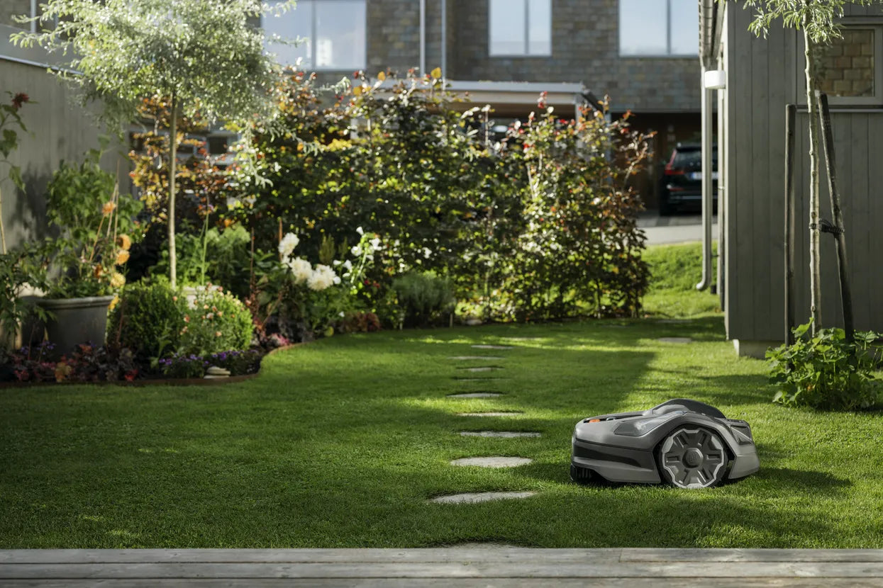 Husqvarna Automower® 305E NERA med trådløs teknologi