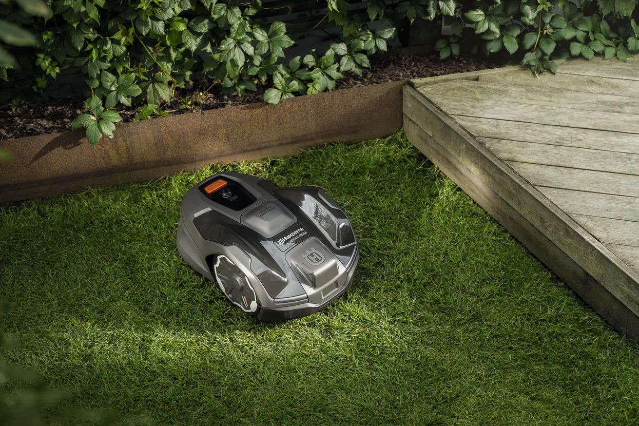 Husqvarna Automower® 405XE NERA med trådløs teknologi