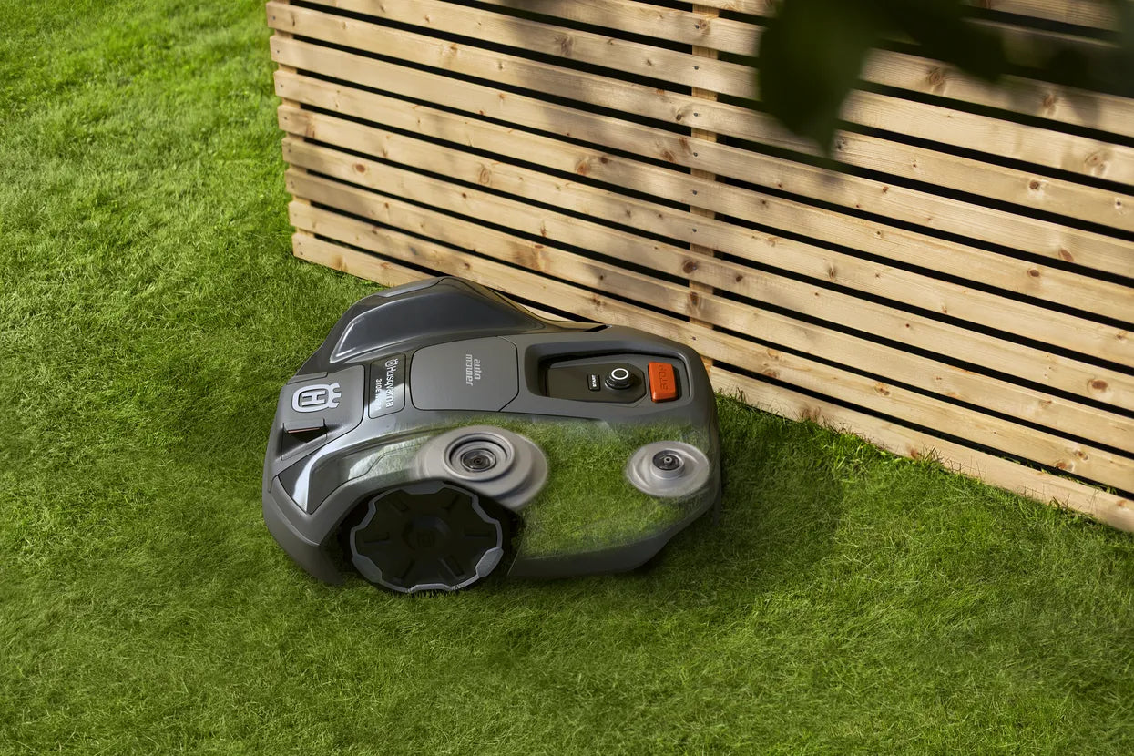 Husqvarna Automower® 305E NERA med trådløs teknologi