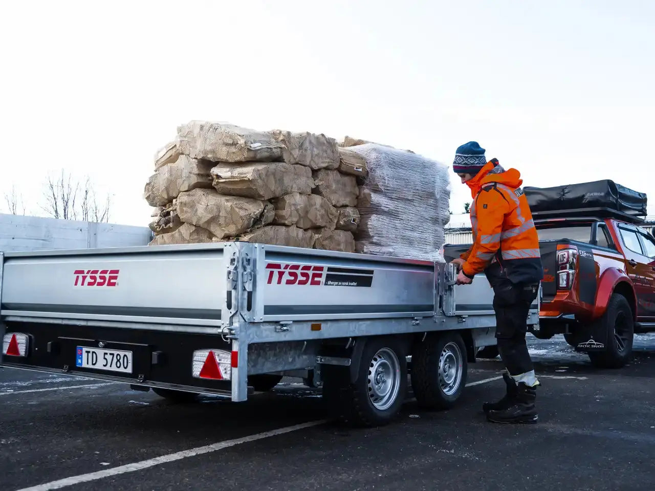 Varehenger XTREME 6827 NF 3500kg m/aludørk Tysse