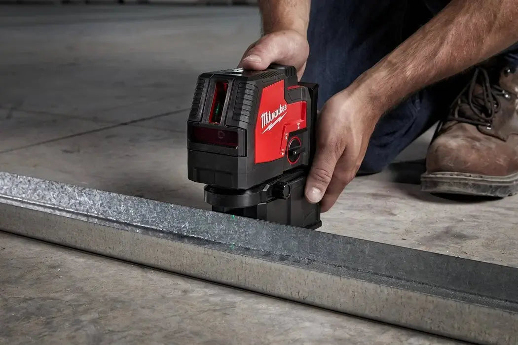 REDLITHIUM™ USB OPPLADBAR GRØNN LASER - KRYSSLINJER OG FOKUSPUNKTER Milwaukee