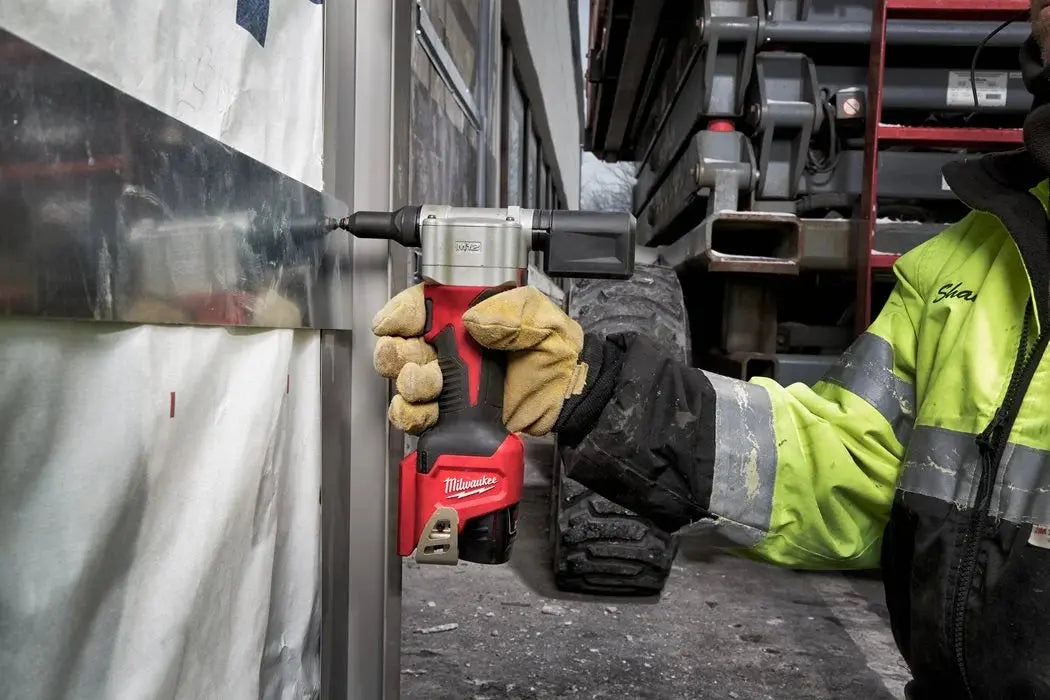 M12™ KOMPAKT POPNAGLEPISTOL Milwaukee