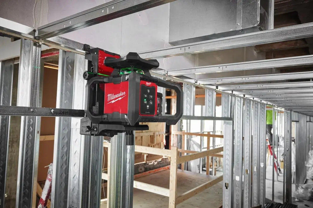 M18™ 300 M GRØNN HORISONTAL VERTIKAL ROTASJONSLASER LASER MED ONE-KEY™ Milwaukee